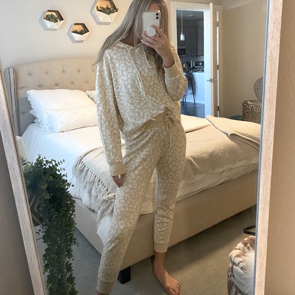 Forever 21 Pants - Matching cheetah print lounge set